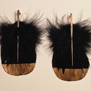 Tom Ford Feather Earrings black/gold